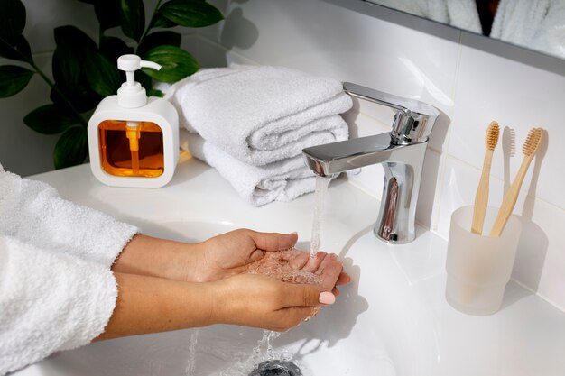 Porównanie dozowników do mydła: jak wybrać najbardziej higieniczne rozwiązanie?