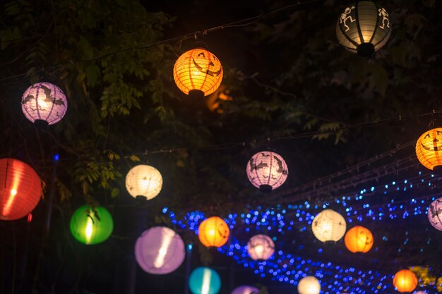 Pomysły na oryginalne oświetlenie ogrodowe, które stworzy magiczną atmosferę