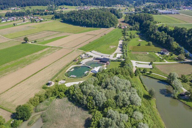 Jakie są zalety wyboru betonowych zbiorników na ścieki dla Twojego gospodarstwa?