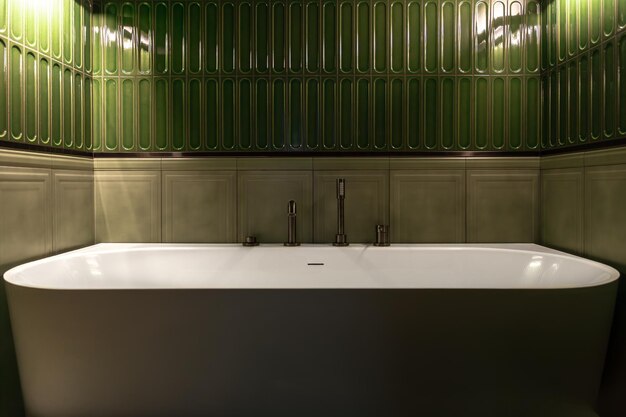 Zielone płytki w łazience: Trendy i inspiracje aranżacyjne