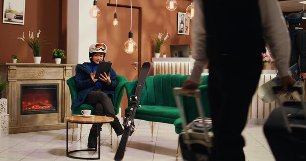 Jak nowoczesne wzornictwo mebli sklepowych wpływa na doświadczenie klienta?